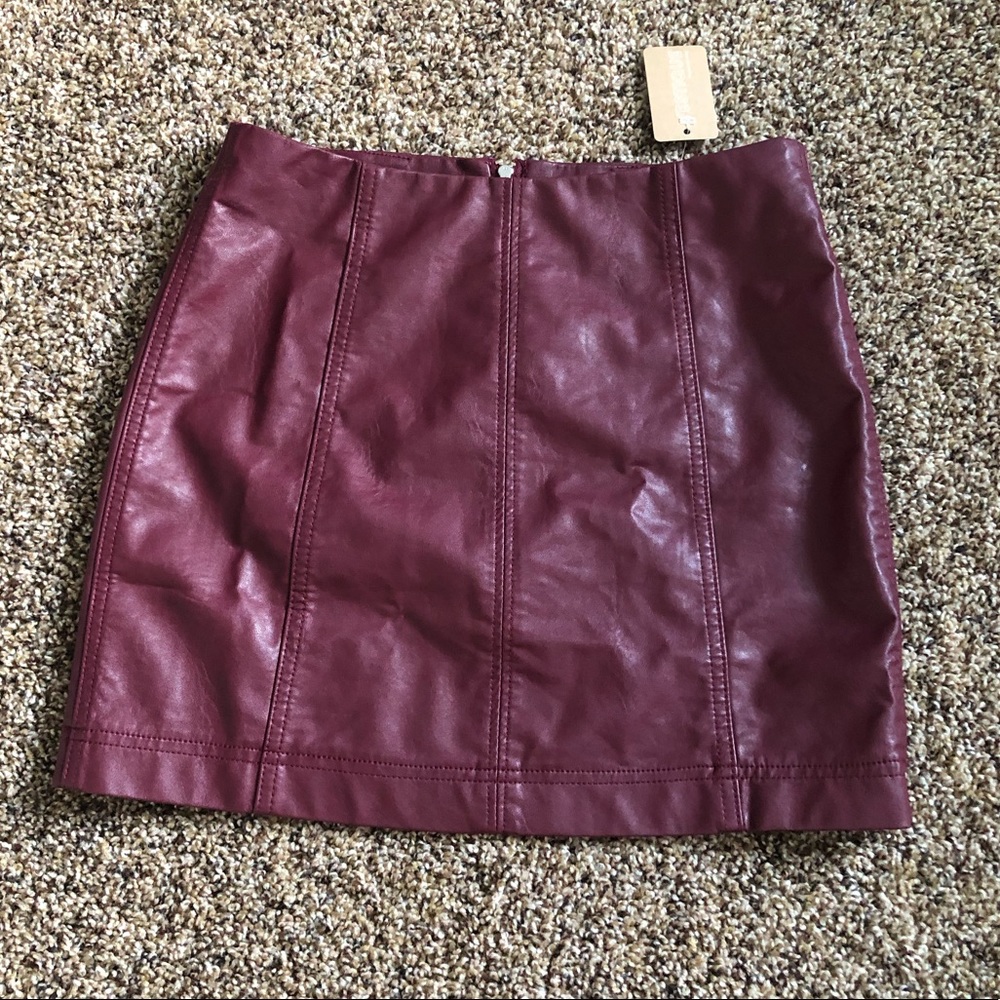 Vestique Fall Is Calling Skirt NWT burgundy/wine
